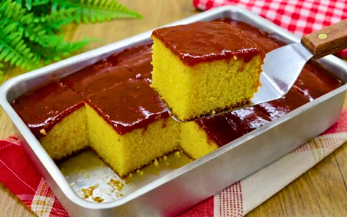 Bolo de Fubá Com Goiabada