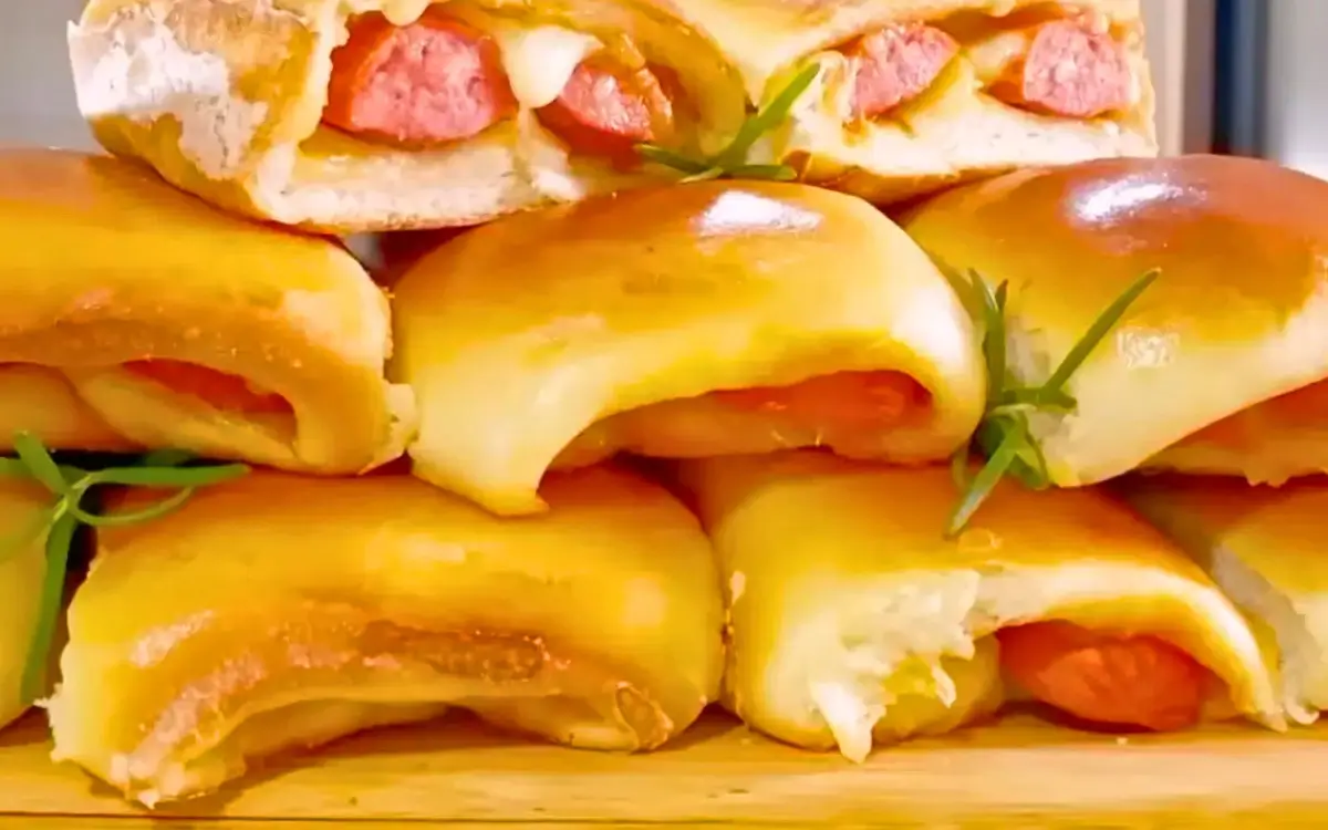 Enroladinho de Salsicha Assado