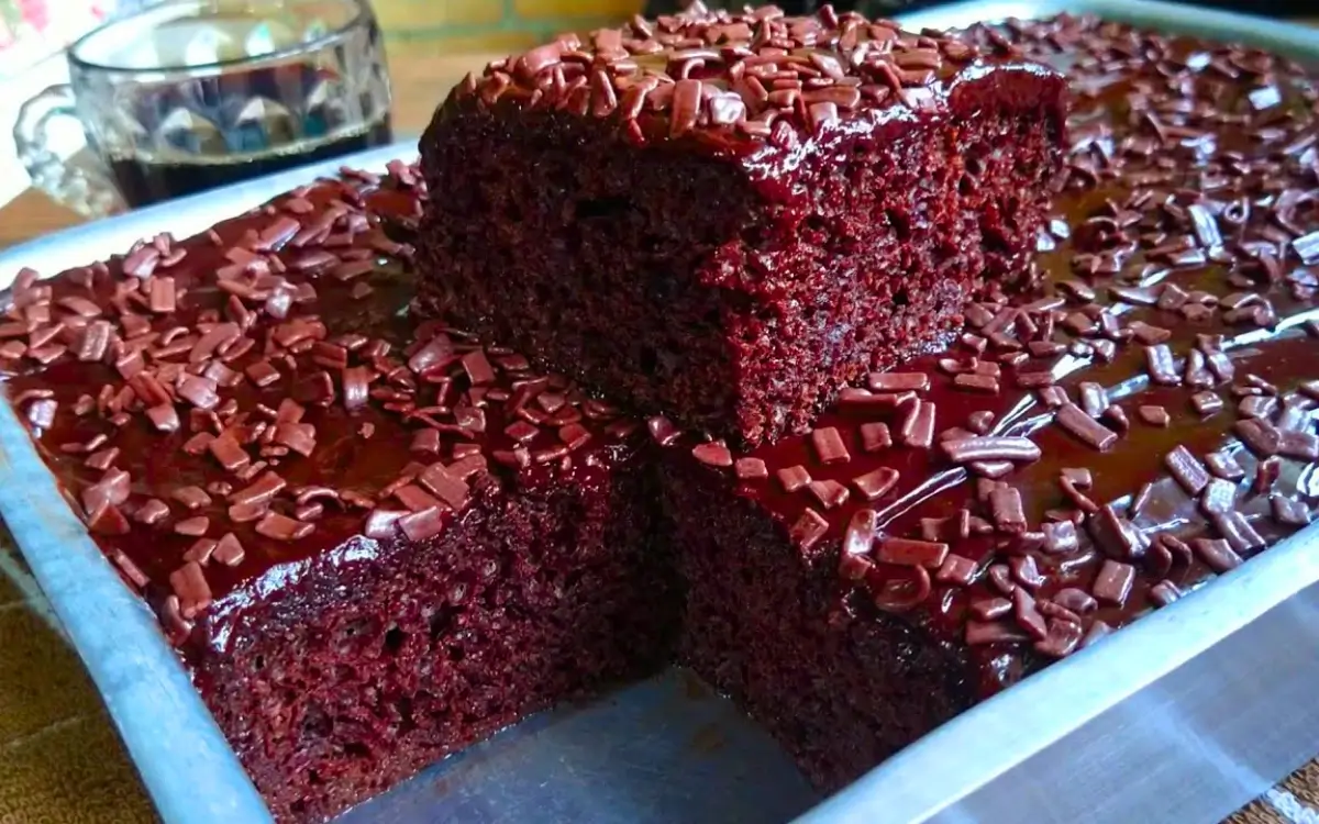 Receita de Bolo de Chocolate Úmido Fofinho para Vender