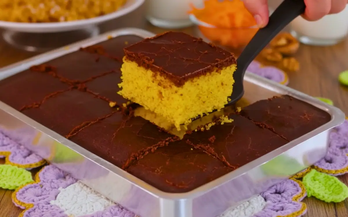 Delicioso Bolo de Cenoura: 5 Passos para a Cobertura Crocante!