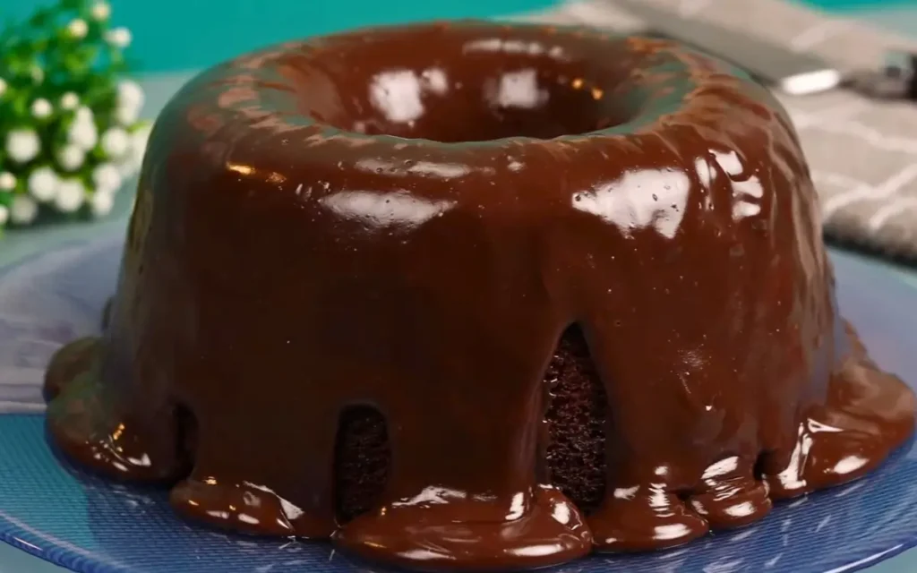 Bolo de Chocolate Nescau Com Cobertura Cremosa