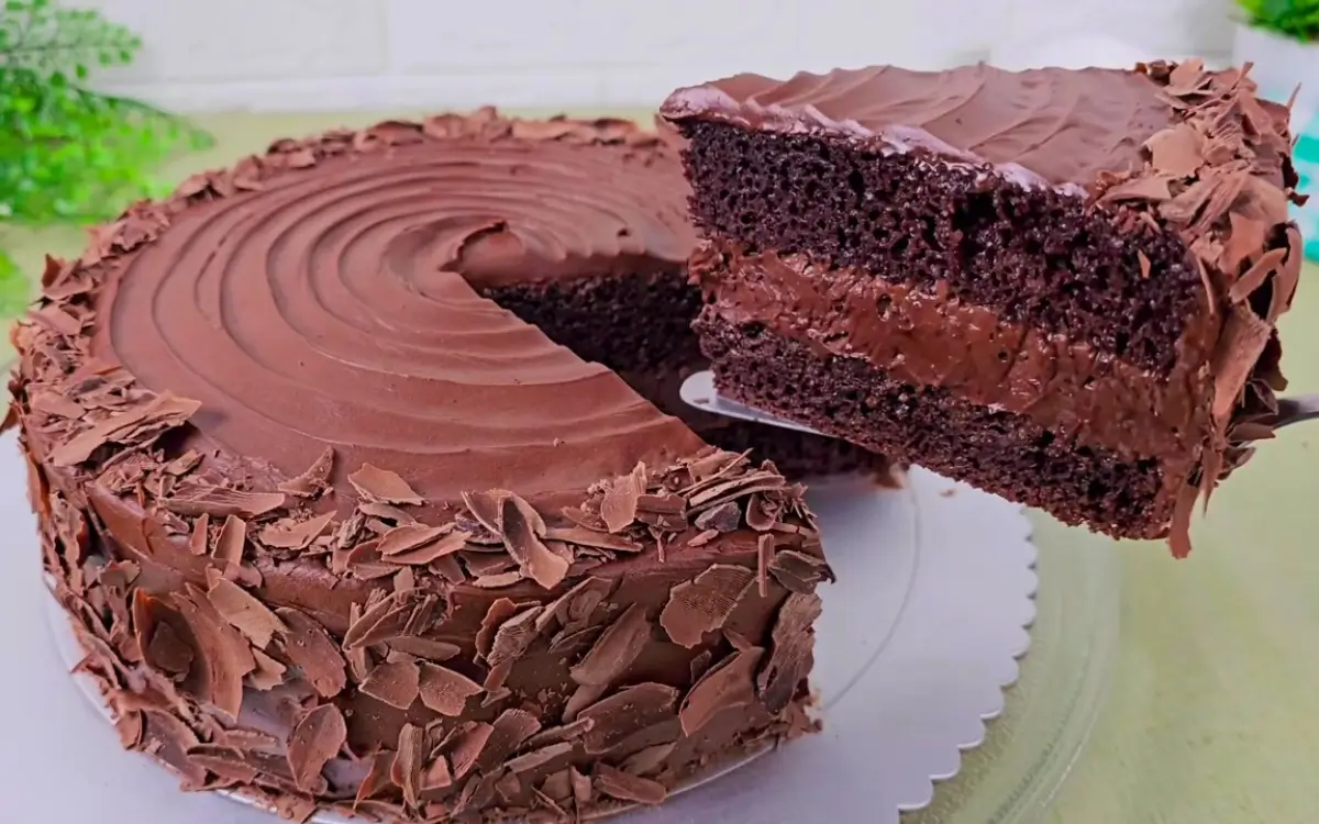Delicioso Bolo de Chocolate Recheado: 5 Passos Infalíveis!