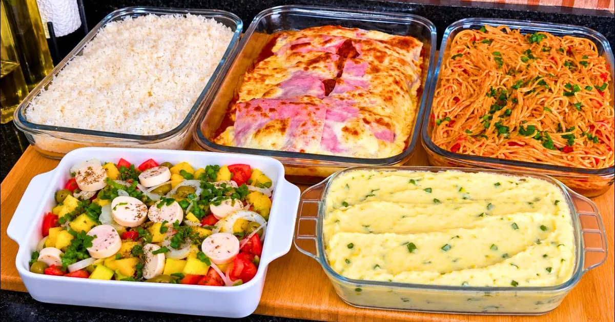 Frango à Parmegiana com Arroz, Purê Cremoso, Salada e Macarrão