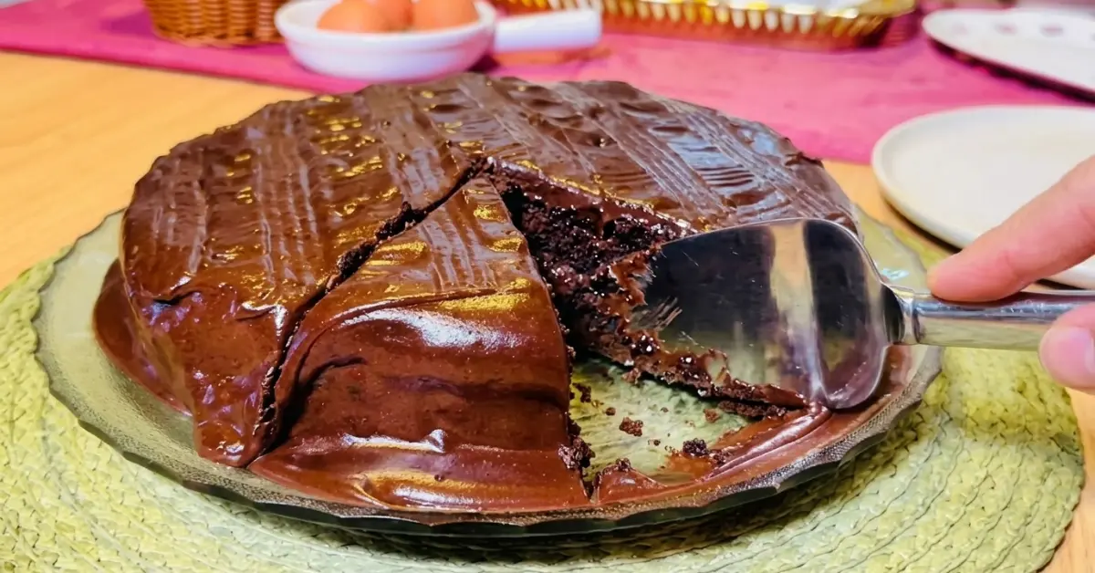 Bolo de Chocolate Fofinho com Água Quente e Vinagre